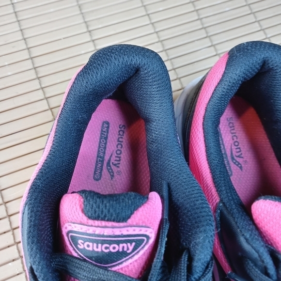 Saucony "Vortex" women's red black athletic shoe sz EU 38, US 7.5, US Youth 6. 3 - Picture 8 of 9